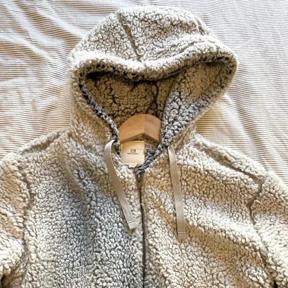 Fuzzy ivory thread+supply jacket - Picture 5 of 8